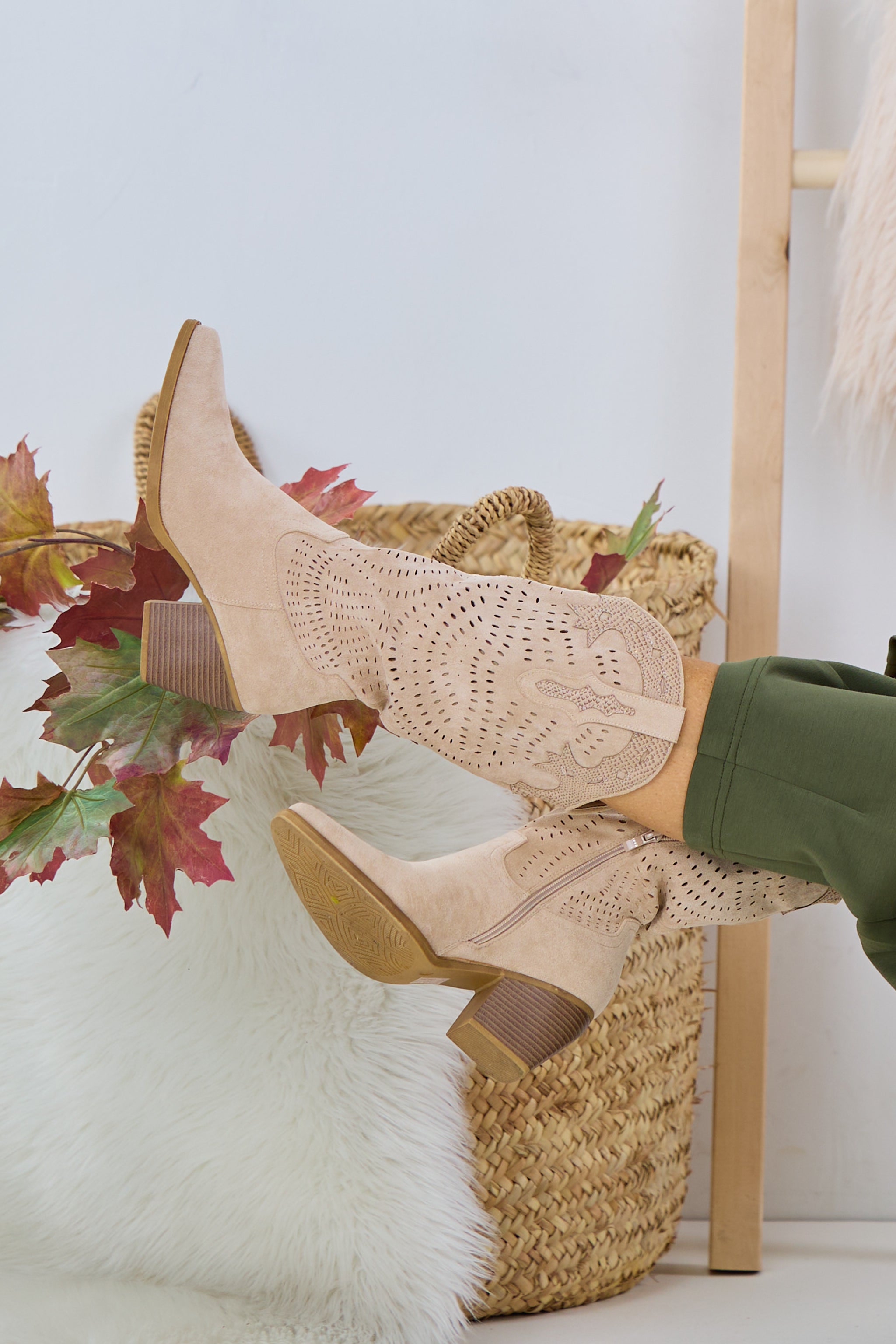 Westernstiefel mit Cut-Outs, beige von Trends & Lifestyle