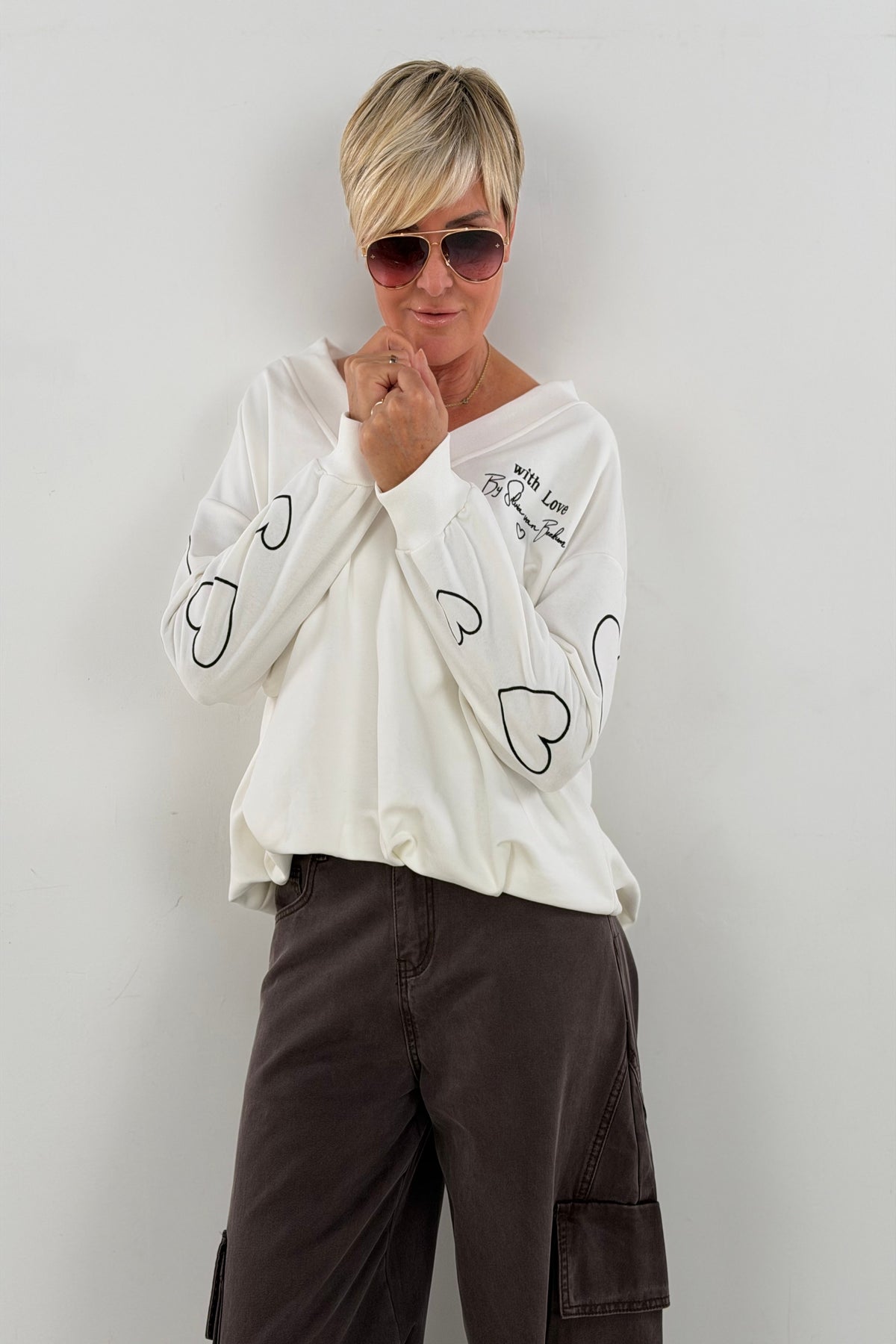 Sweaty with Love by Silvia van Beekum, ecru-schwarz