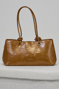 Leicht glänzende Baguette-Tasche, camel