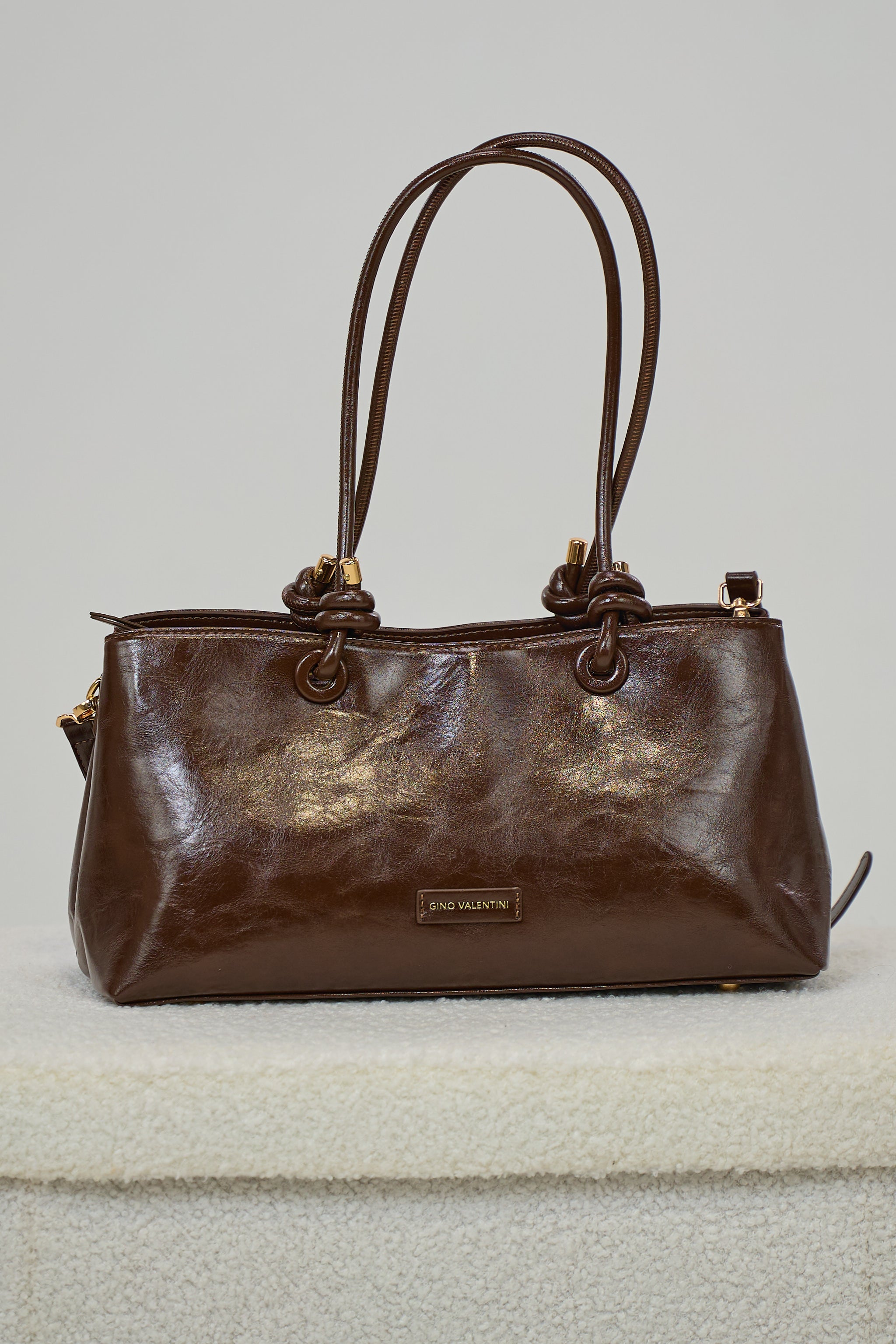 Leicht glänzende Baguette-Tasche, schokobraun