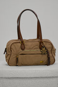 Cord Tasche im Baguette Style mit Anhänger, beige-braun