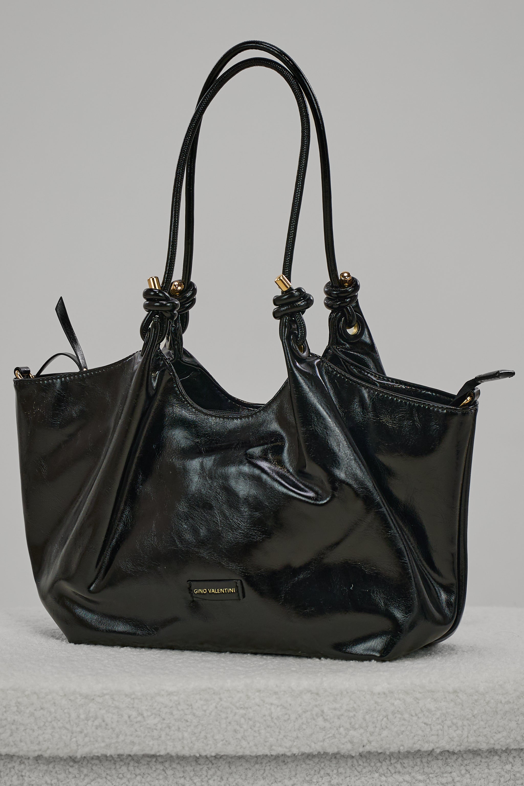 Leicht glänzende Tasche, schwarz