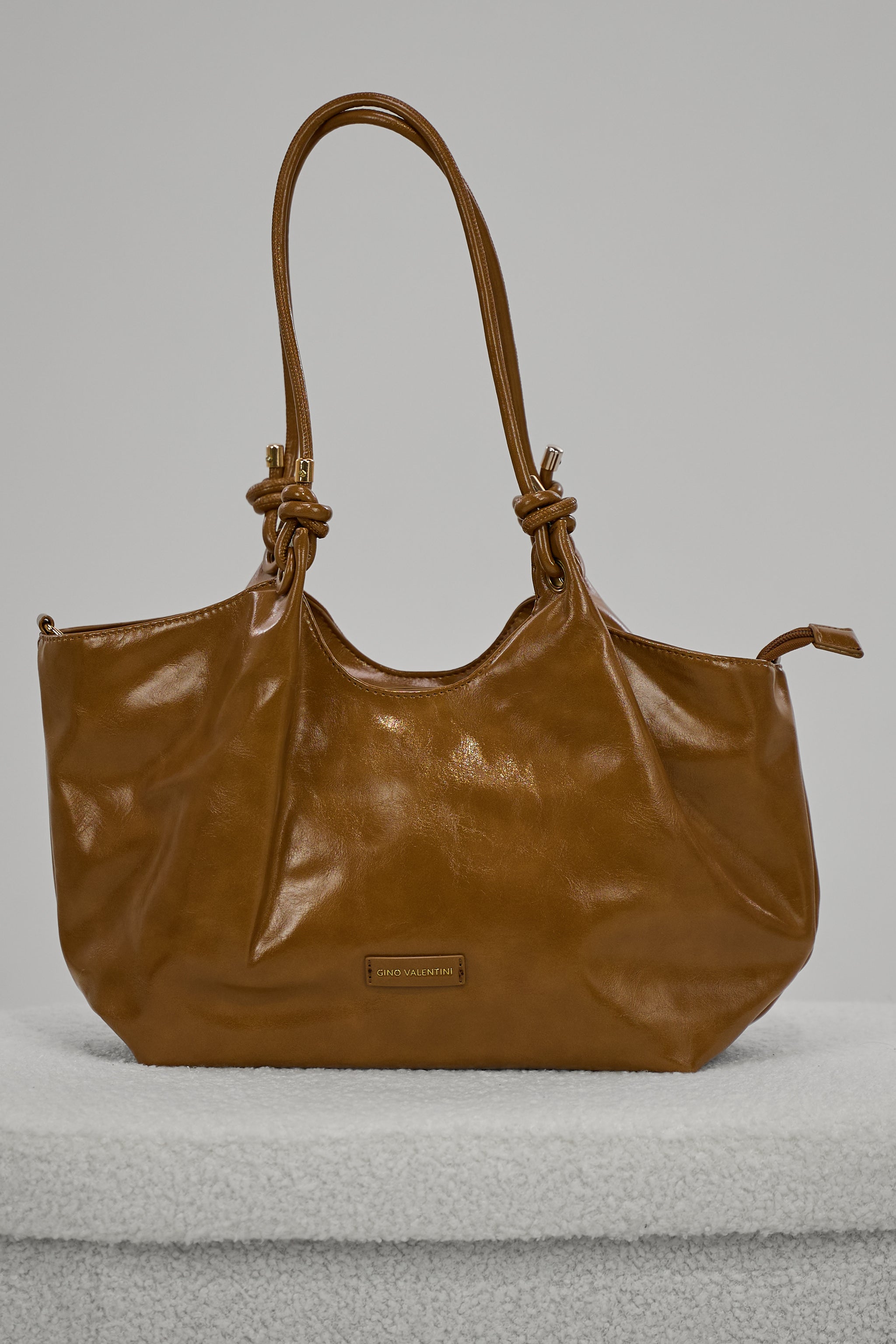 Leicht glänzende Tasche, camel