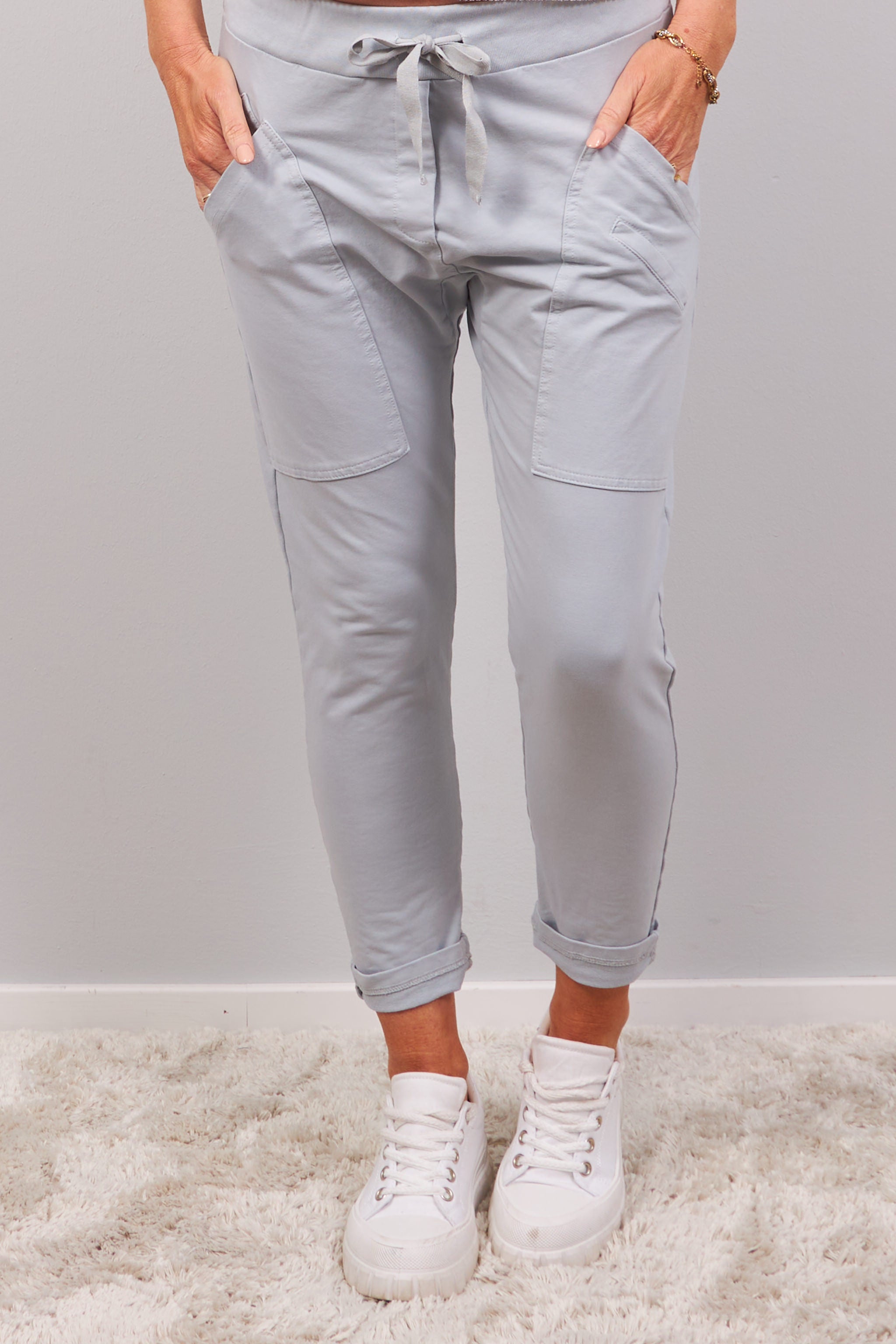 Jog pants with large pockets, light grey